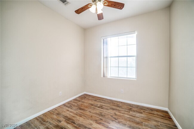 Building Photo - 1989 Songbird Ct