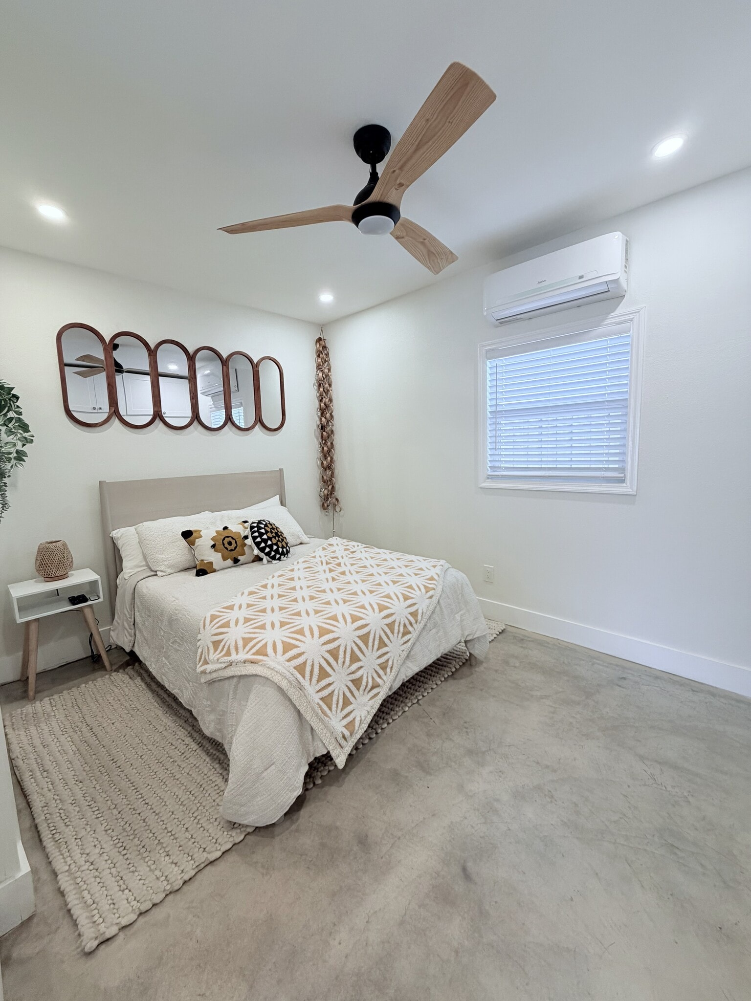 Bedroom - 6007 N Orange Blossom Ave