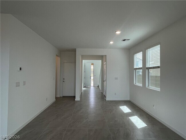 Building Photo - 6841 Chargehand Ave