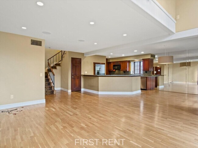 Building Photo - 8642 Villa La Jolla Dr