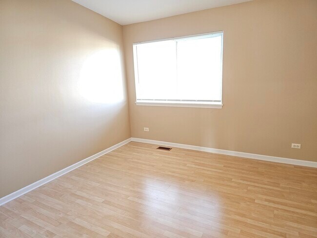 Building Photo - 2315 Meadows Ln