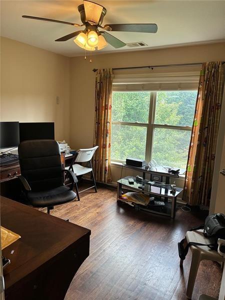 Building Photo - 1880 Manor View