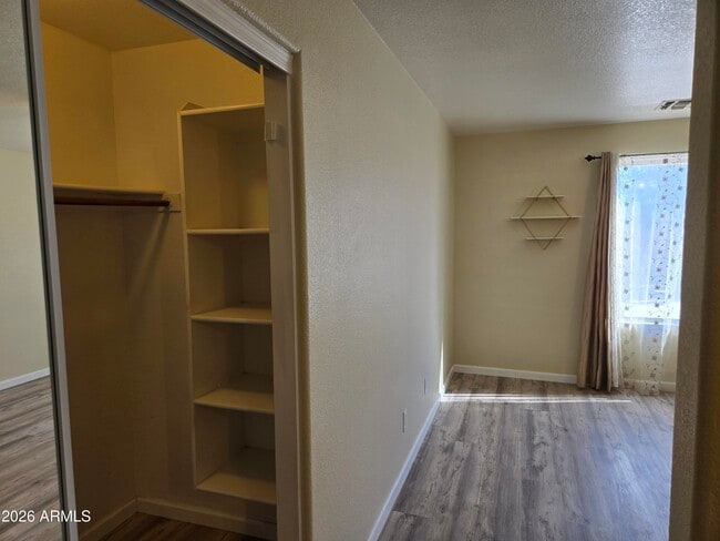 Building Photo - 5365 W Augusta Ave