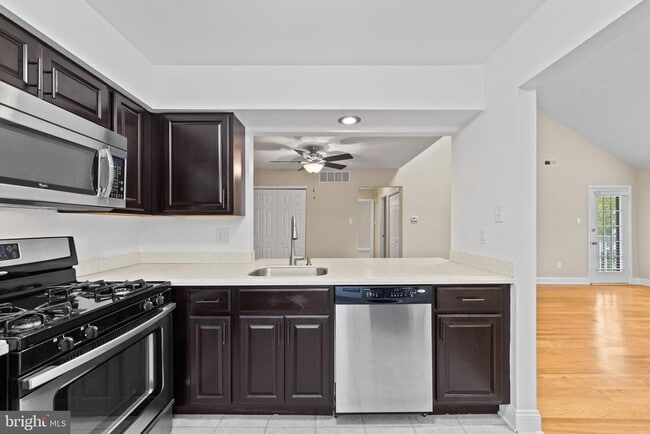 Building Photo - 722 Sedgewick Ct