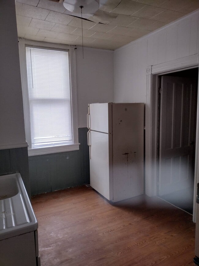 Building Photo - 1426 Sunset Ave