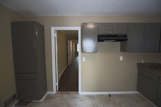 Building Photo - Stylish, Spacious & Updated – Don’t Miss T...