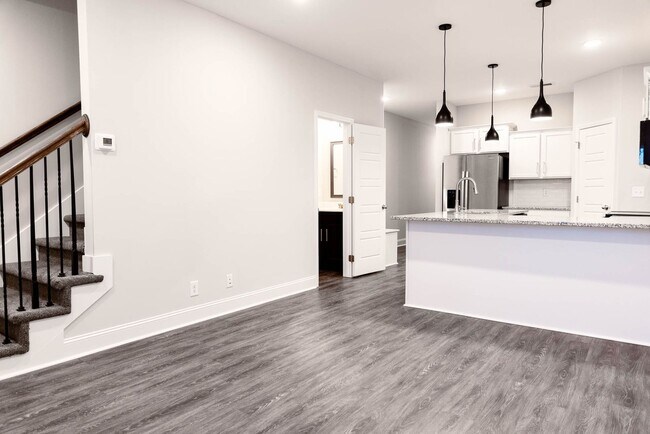 Building Photo - 208 Drayton Dr
