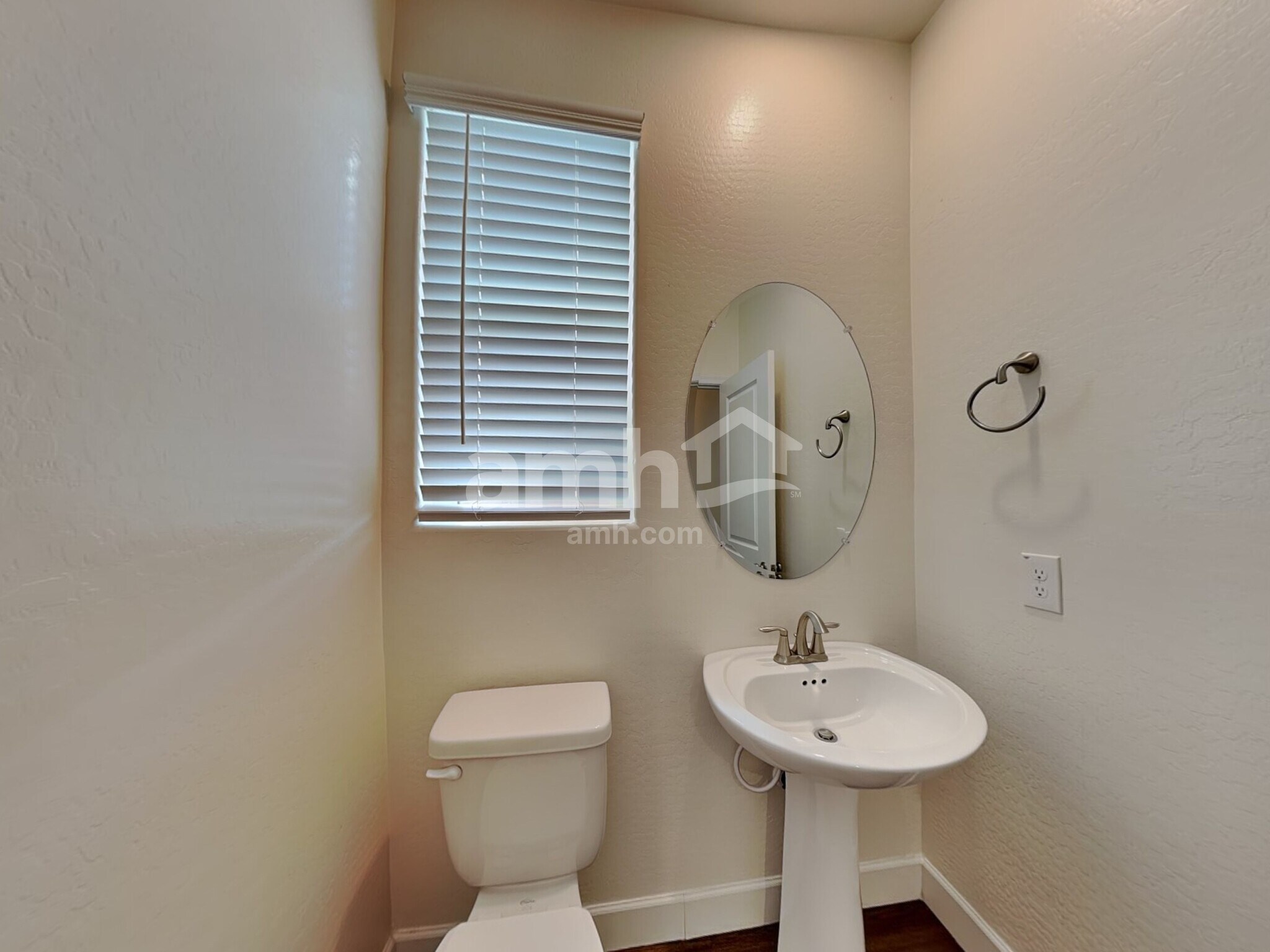 Building Photo - 12526 N 60th Ave