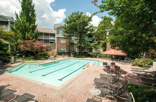 Building Photo - 2025 Woodmont Blvd