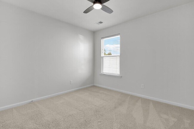 Building Photo - Bright & Spacious 4-Bedroom Home in Savannah’s Godley Park