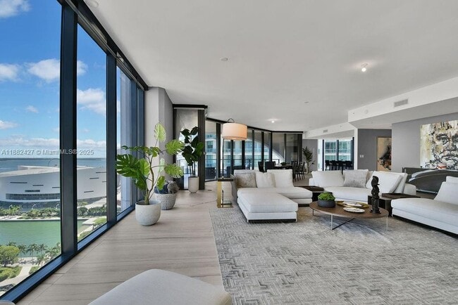 Building Photo - 1000 Biscayne Blvd
