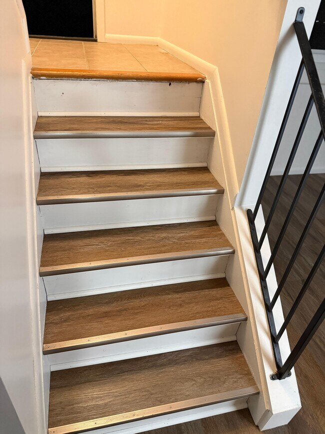 Building Photo - 6686 Deer Ct