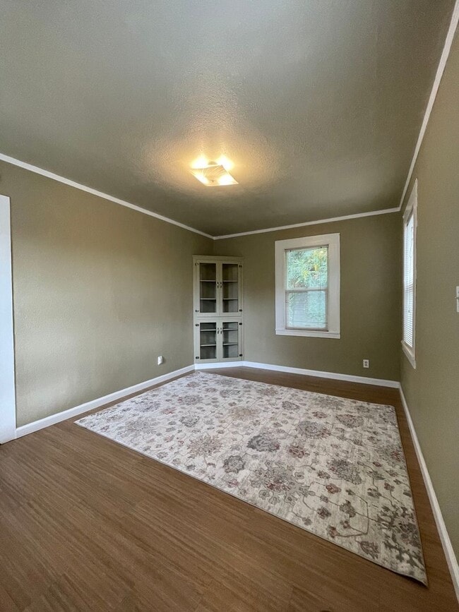 Building Photo - Cozy Bayside Cottage : Tier 1