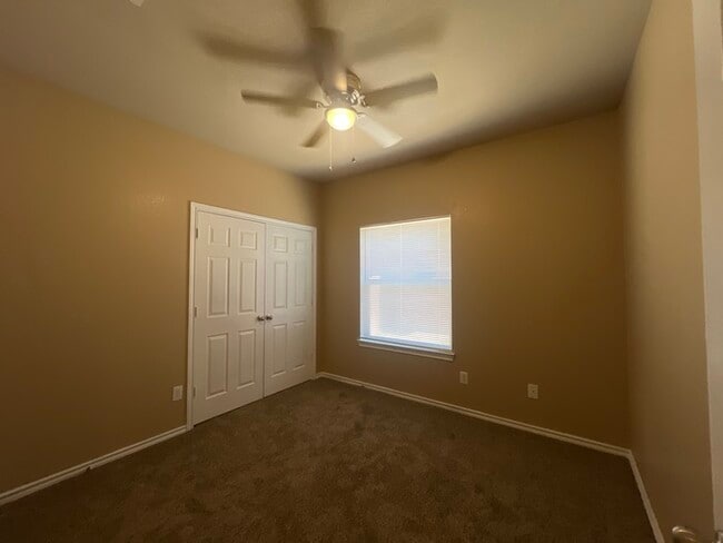 Building Photo - Updated Stunning Duplex 3/2 duplex in Burleson