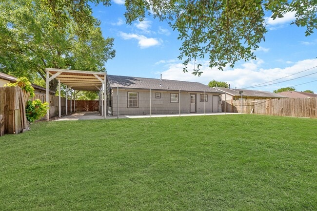 Building Photo - 3209 Chestershire Dr
