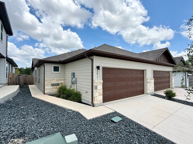 Building Photo - 391-395 Nespral