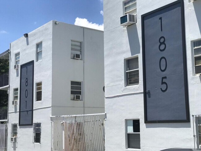 Building Photo - 1805 NW 2nd Ct