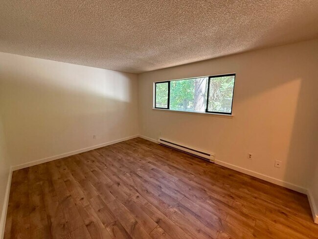 Building Photo - 3 Bed 2 Bath Condo & Pool Access!