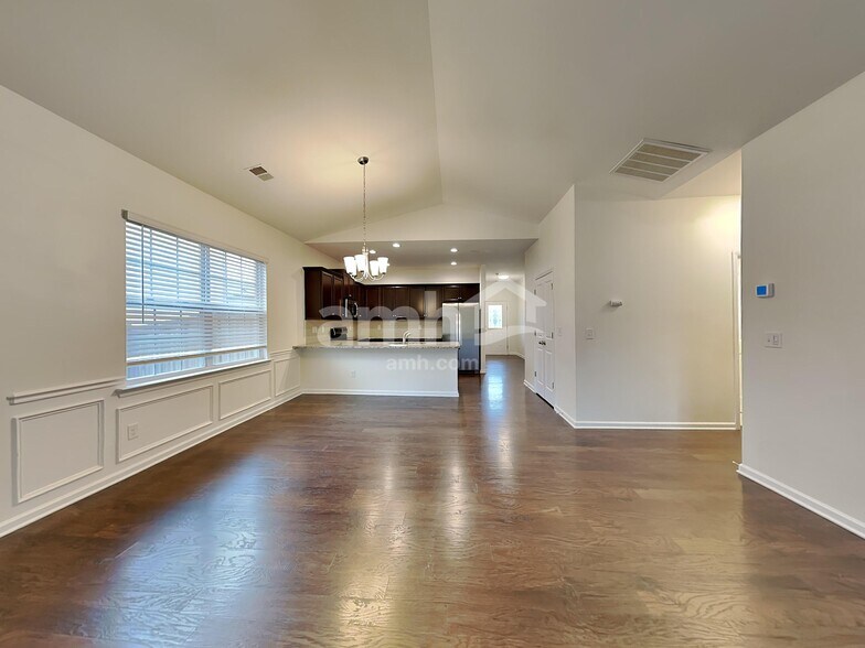 Building Photo - 553 Friar Park Ln