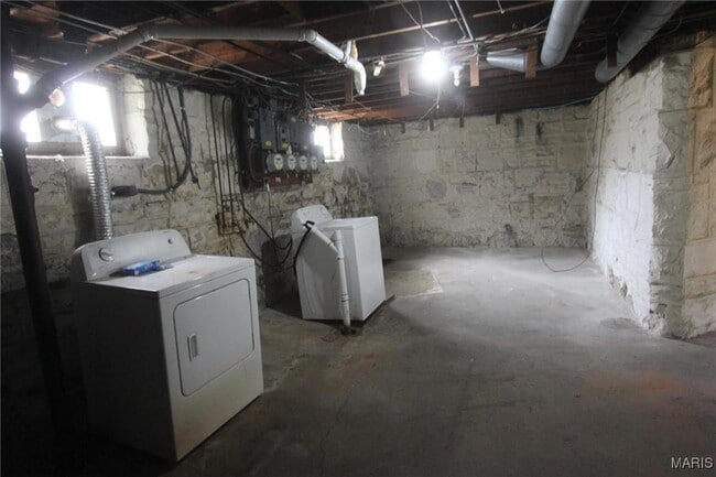 Building Photo - 3339 Lawn Ave