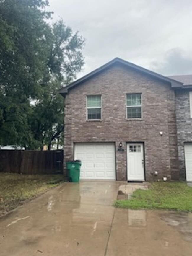 Primary Photo - 3/2/1 Toen Home close to Tarleton