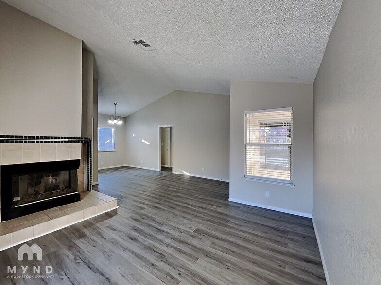 Building Photo - 5825 Goodsprings Ct