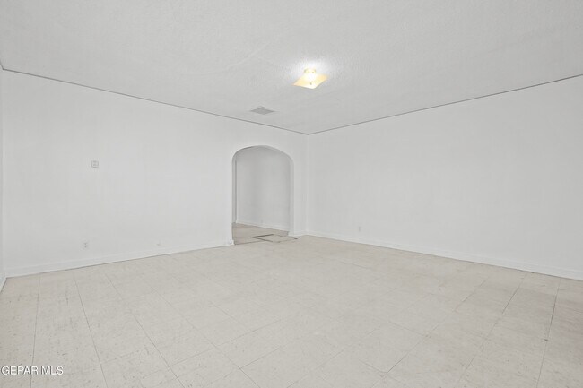 Building Photo - 3418 Frankfort Ave