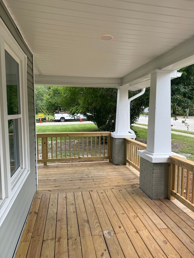 Building Photo - Space, Style & Location—All Under One Roof—For $1250 a Month