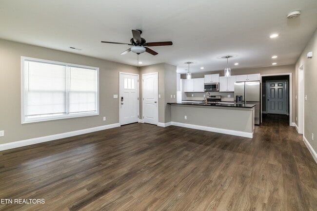 Building Photo - 112 Bennett Ln