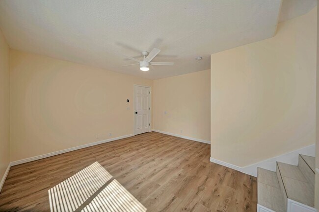 Building Photo - 2255 Red Robin Rd