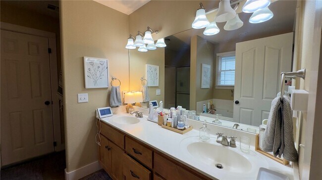 Building Photo - 917 NE Arleta Gardens