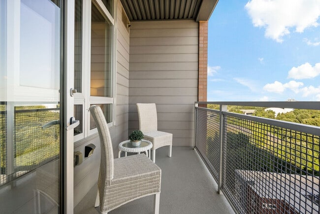 Building Photo - 1820 Fonthill Ct