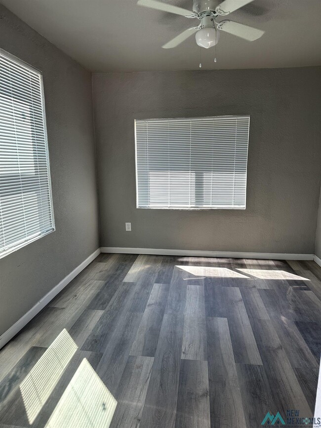 Building Photo - 1009 S Lea Ave
