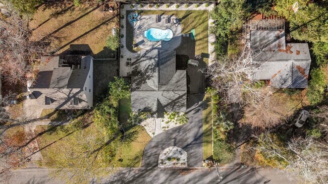Building Photo - 2406 Bert Dr