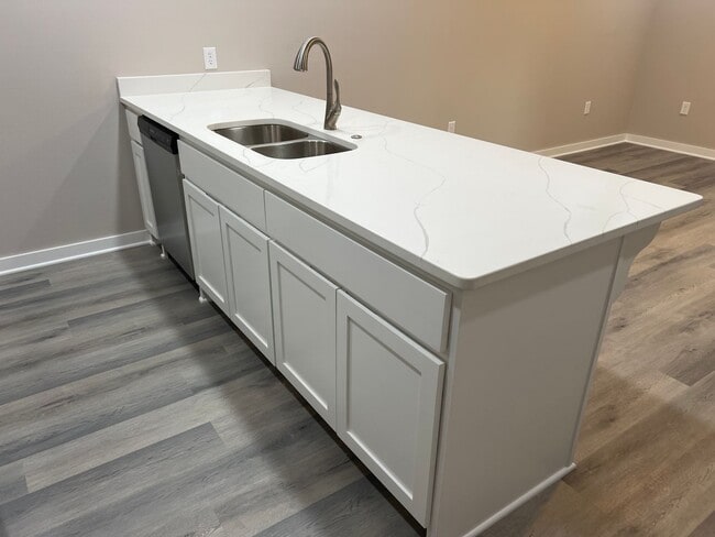 Building Photo - 923 Callie Ave