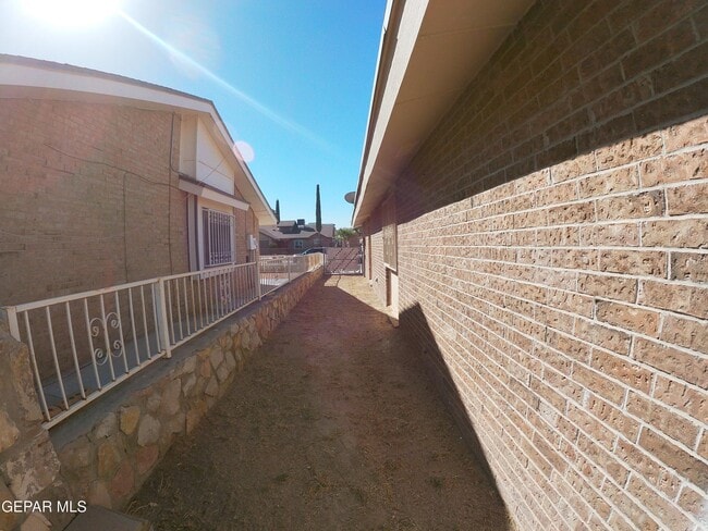 Building Photo - 2241 Seagull Dr