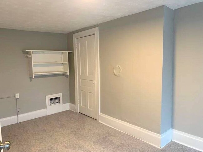 Building Photo - Amazing Fully Renovated 5 Bedroom (or 6)/ Two Bathroom House with Central Air and Back Yard - Clo...