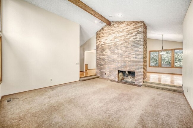 Building Photo - Single Family house on Meridian Valley Country Club.  Gated community