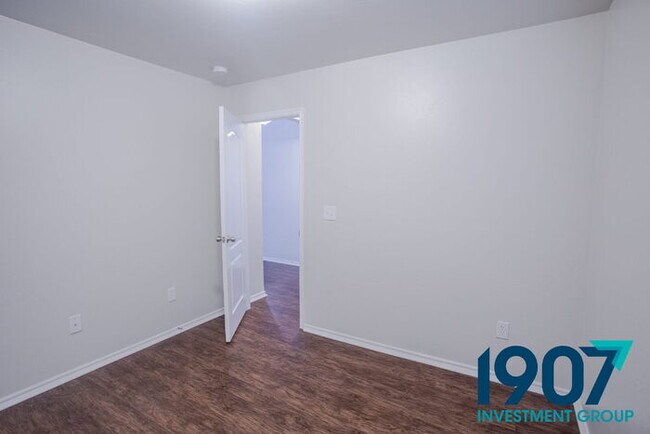 Building Photo - Sacious 4-Bedroom Home with Open Layout!