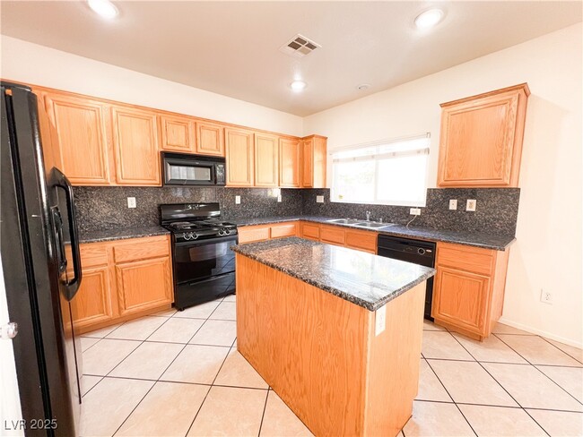 Building Photo - 5628 Granville Lake St