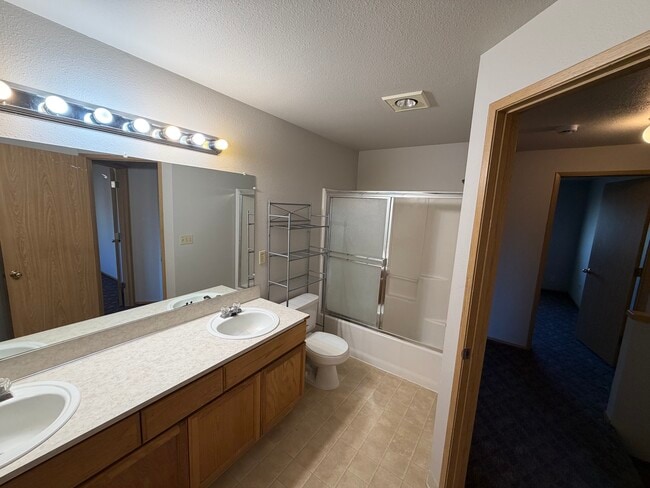 Building Photo - 810 SE 153rd Ave