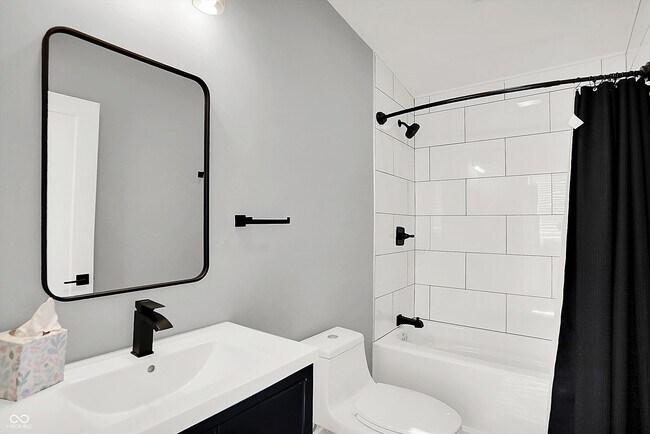 Building Photo - 816 East 21st St