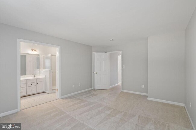 Building Photo - 1026 Longview Ln