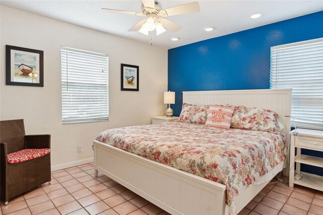 Building Photo - 301 Van Buren St