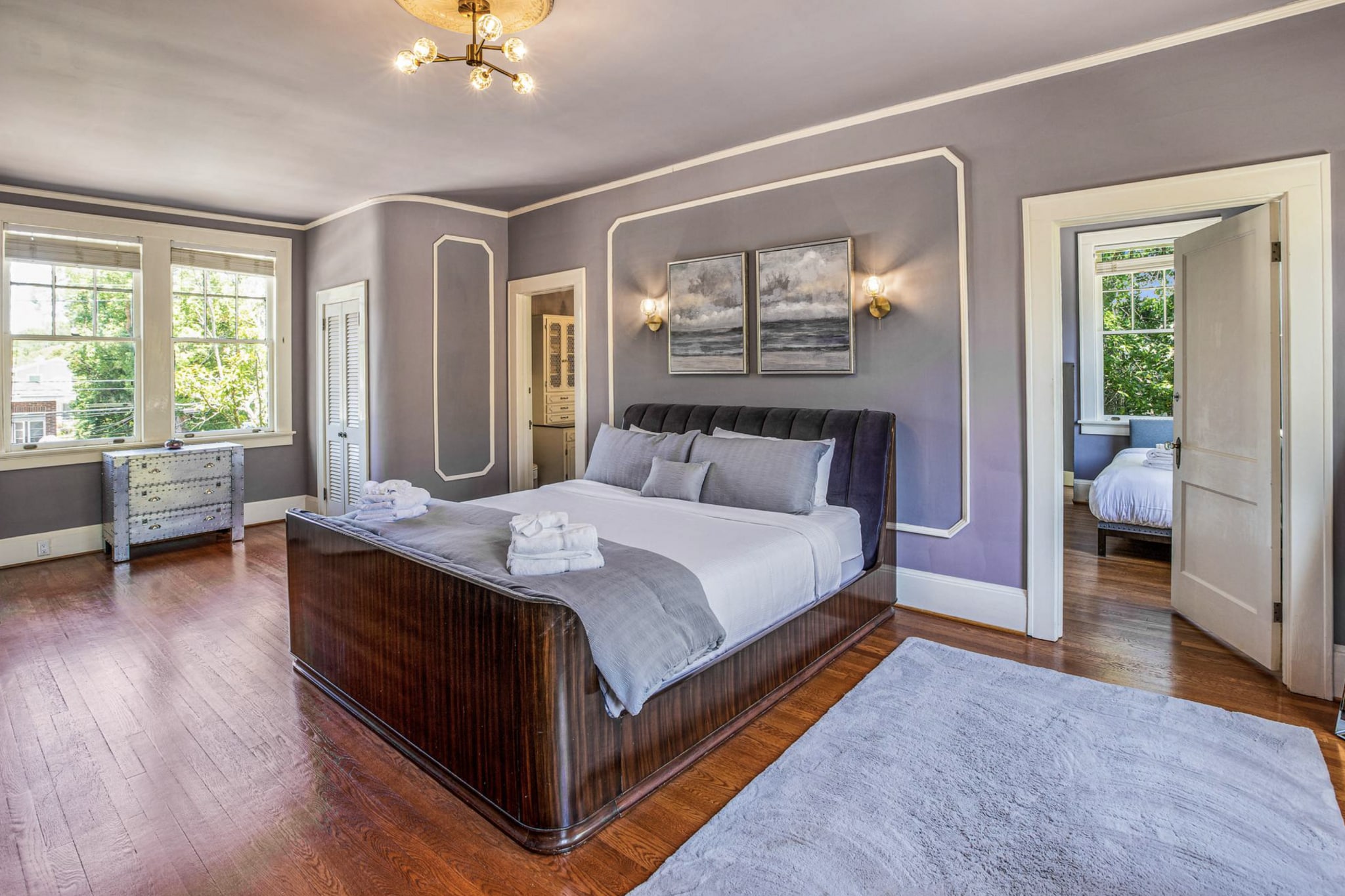 Building Photo - 624 E Victory Dr