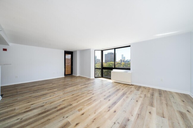 Building Photo - 700 Grove St