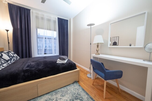 Building Photo - 230 W 113th St