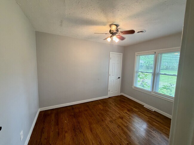 Building Photo - 416 W Wenger Rd