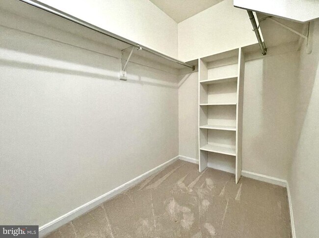 Building Photo - 106 W Locust St