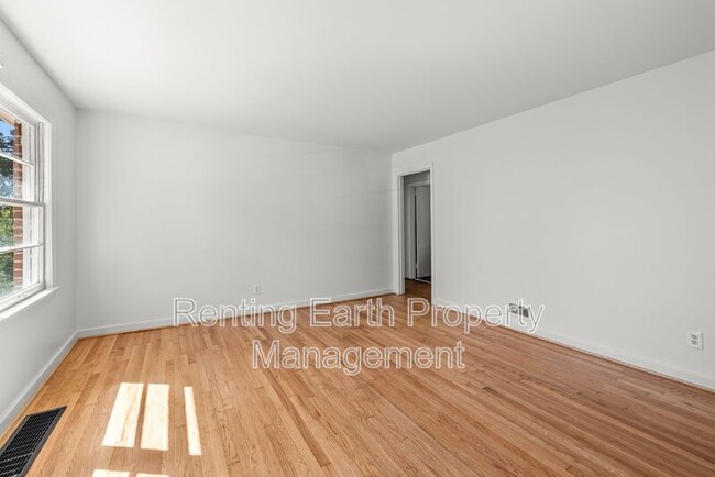 Building Photo - 1016 Belle Meade Dr